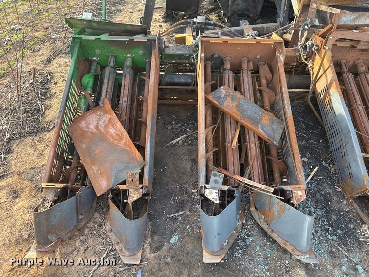 image for item ES5889 John Deere CS690 RWA cotton stripper