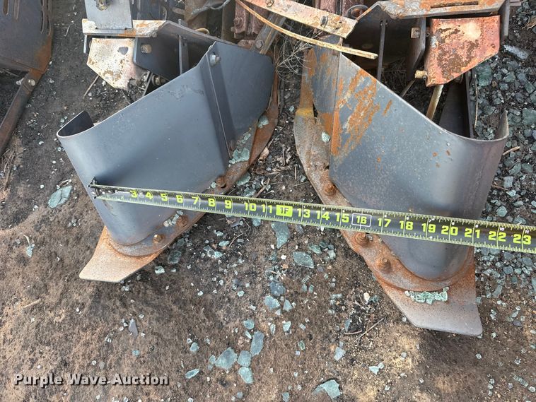 image for item ES5889 John Deere CS690 RWA cotton stripper