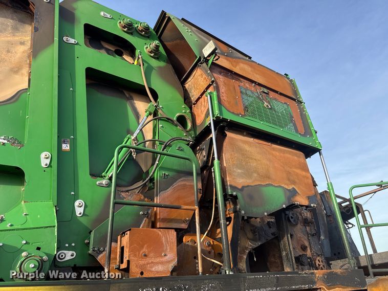 image for item ES5889 John Deere CS690 RWA cotton stripper