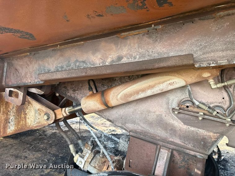 image for item ES5889 John Deere CS690 RWA cotton stripper