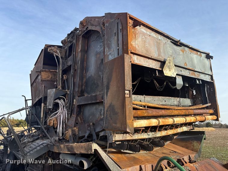 image for item ES5889 John Deere CS690 RWA cotton stripper