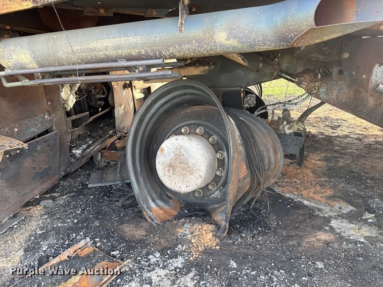 image for item ES5889 John Deere CS690 RWA cotton stripper