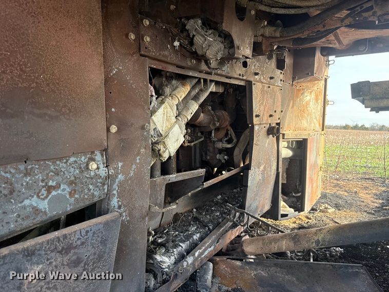 image for item ES5889 John Deere CS690 RWA cotton stripper