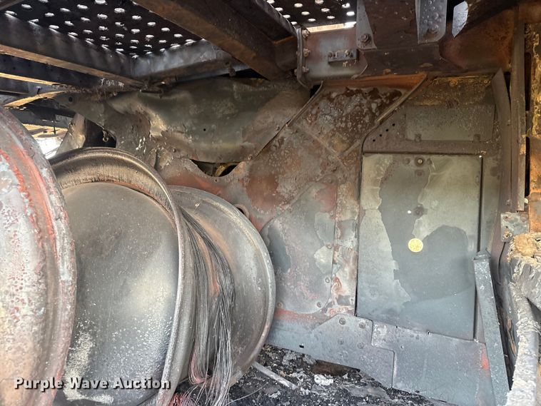 image for item ES5889 John Deere CS690 RWA cotton stripper