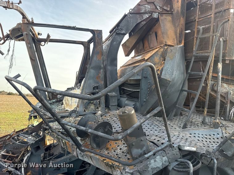 image for item ES5889 John Deere CS690 RWA cotton stripper