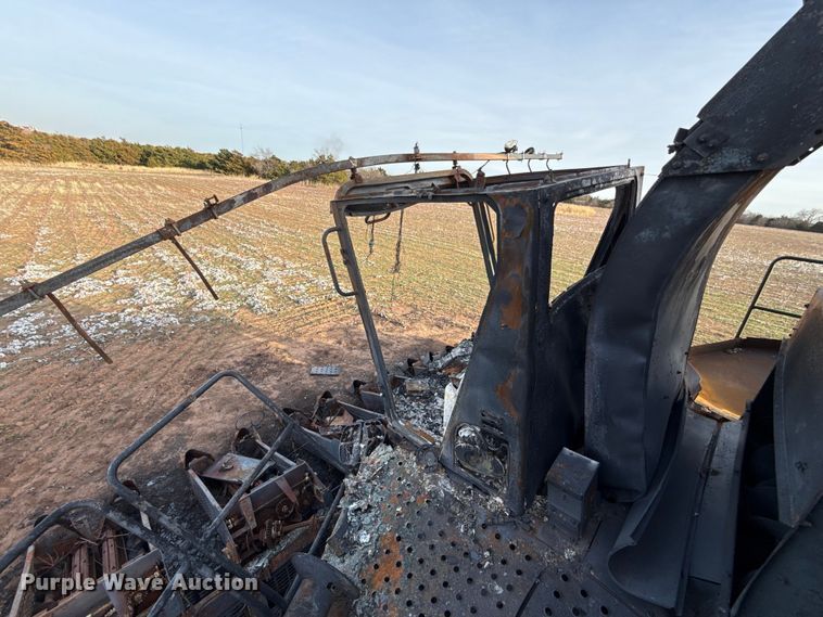 image for item ES5889 John Deere CS690 RWA cotton stripper