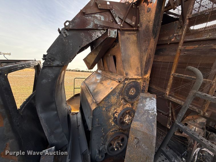 image for item ES5889 John Deere CS690 RWA cotton stripper