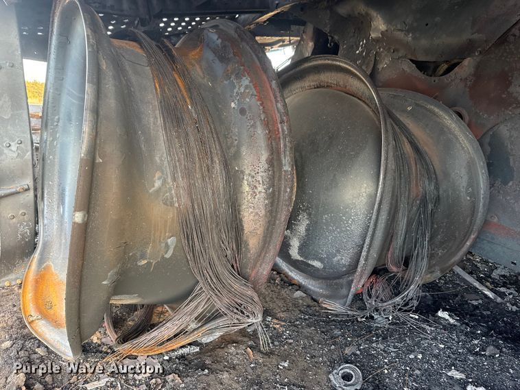 image for item ES5889 John Deere CS690 RWA cotton stripper