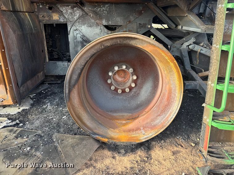 image for item ES5889 John Deere CS690 RWA cotton stripper