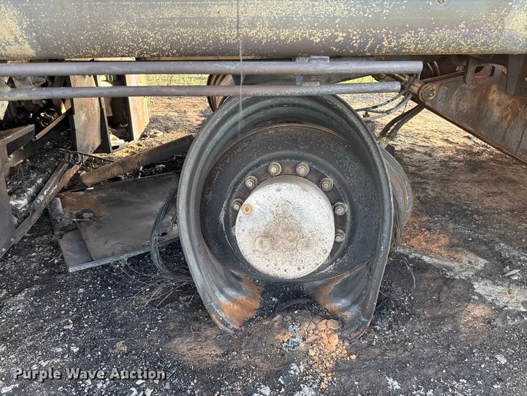 image for item ES5889 John Deere CS690 RWA cotton stripper