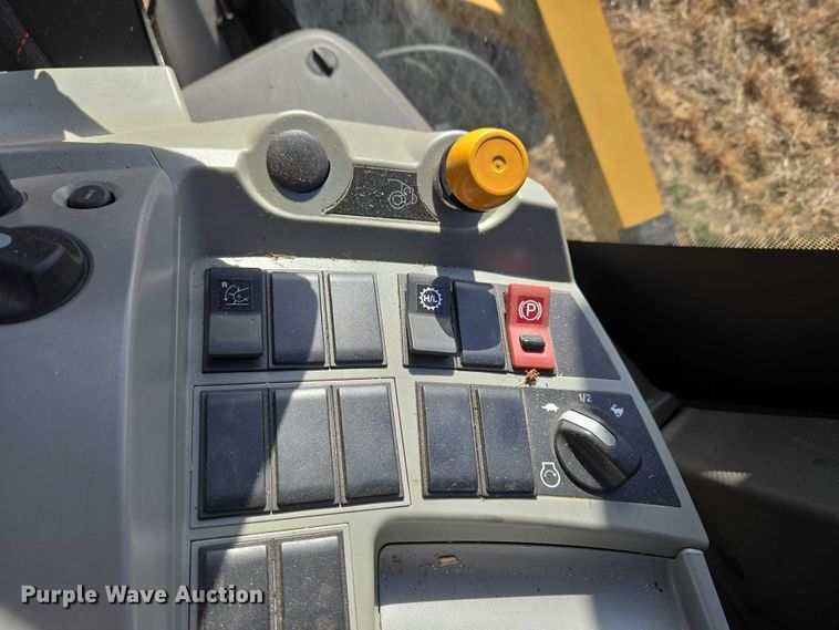 image for item ET1287 2023 Vermeer ZR5-1200 round baler