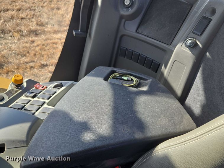 image for item ET1287 2023 Vermeer ZR5-1200 round baler