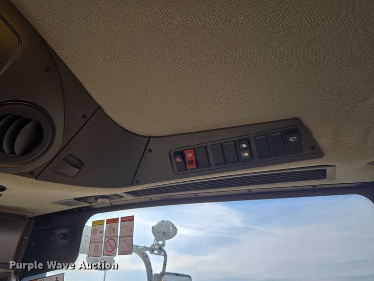 image for item ET1287 2023 Vermeer ZR5-1200 round baler