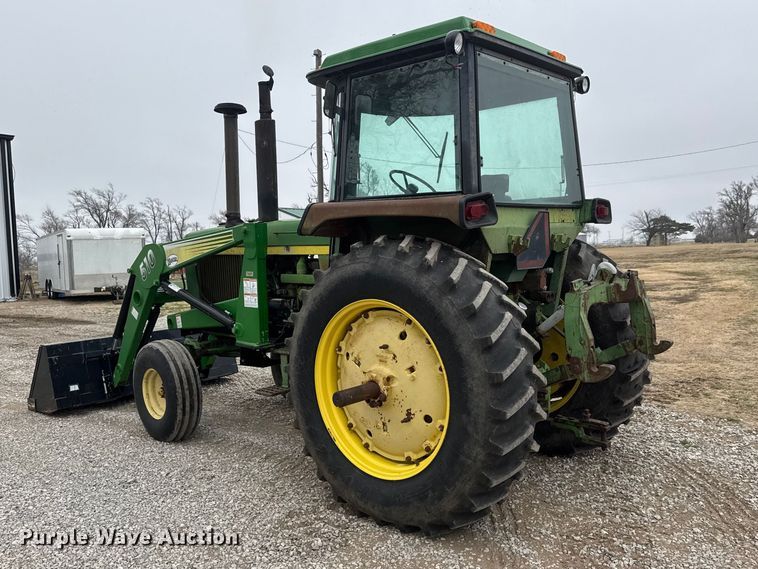 image for item ET1618 1974 John Deere 4430 tractor