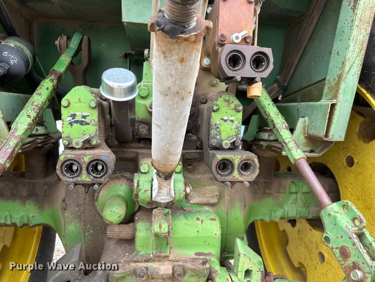 image for item ET1618 1974 John Deere 4430 tractor