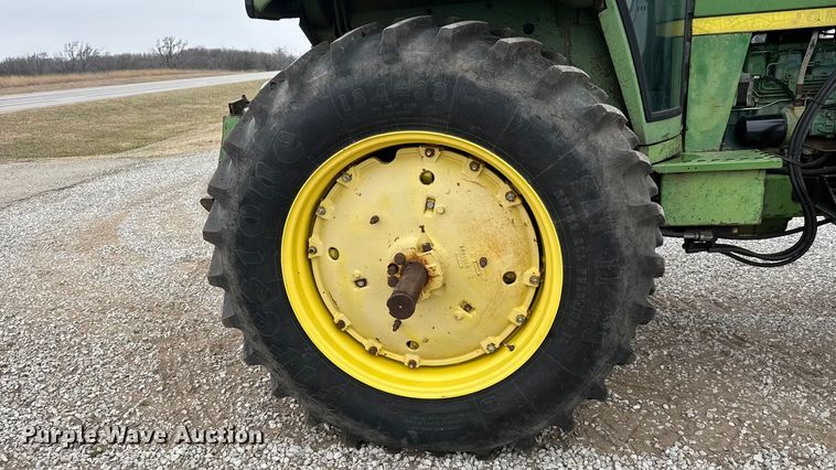 image for item ET1618 1974 John Deere 4430 tractor