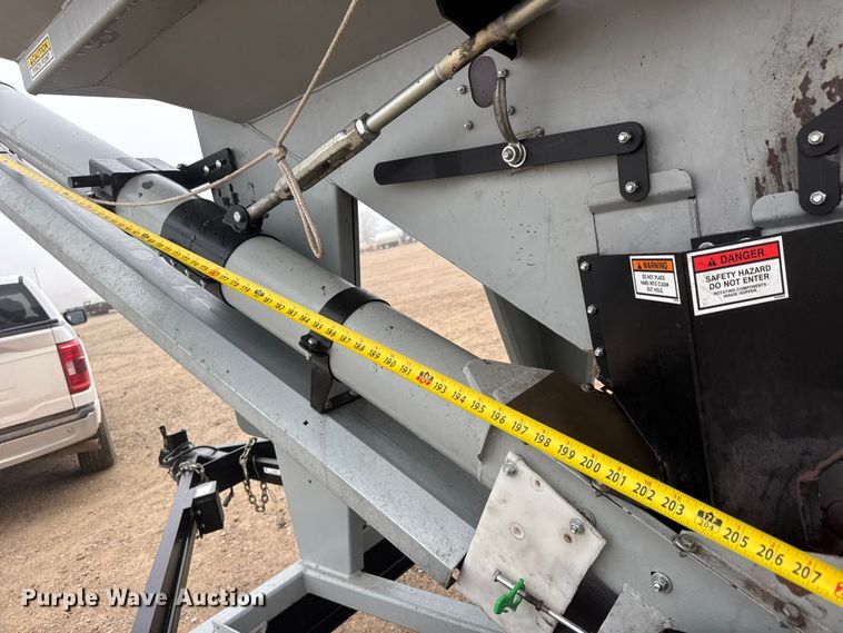 image for item ET1649 2015 Crustbuster Speed King Inc. 160 R 90888900 seed tender