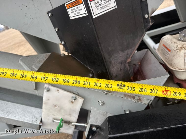 image for item ET1649 2015 Crustbuster Speed King Inc. 160 R 90888900 seed tender