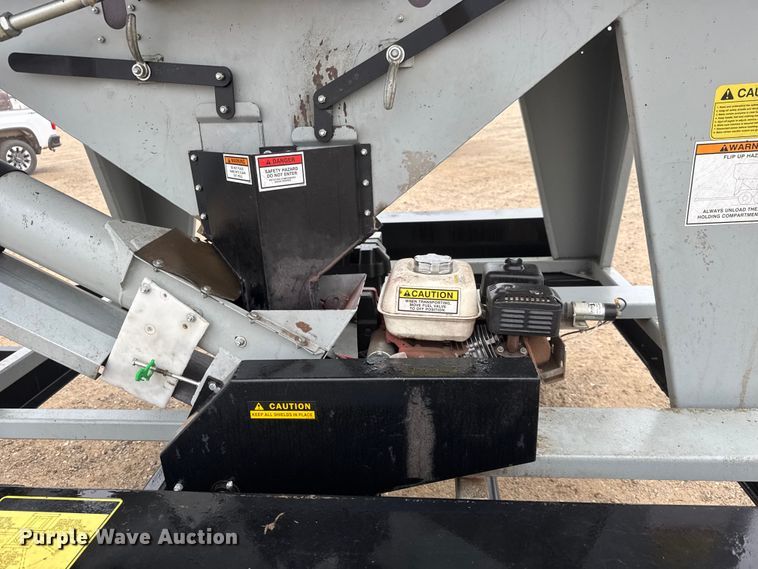 image for item ET1649 2015 Crustbuster Speed King Inc. 160 R 90888900 seed tender