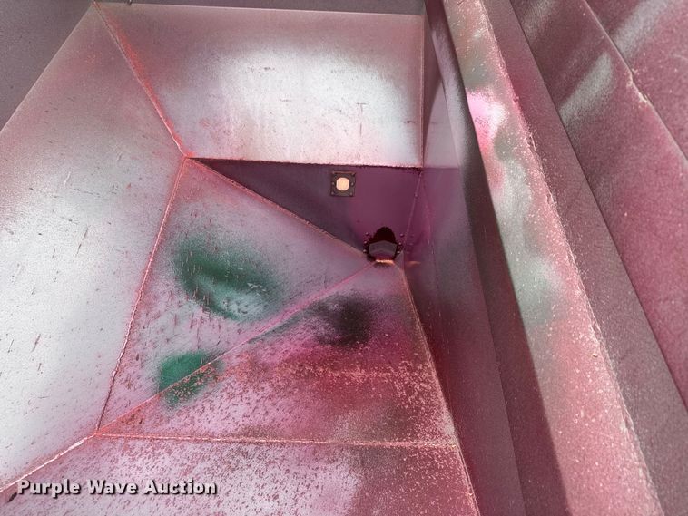 image for item ET1649 2015 Crustbuster Speed King Inc. 160 R 90888900 seed tender