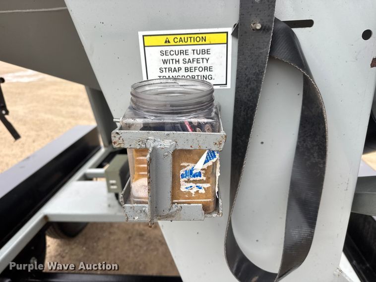 image for item ET1649 2015 Crustbuster Speed King Inc. 160 R 90888900 seed tender