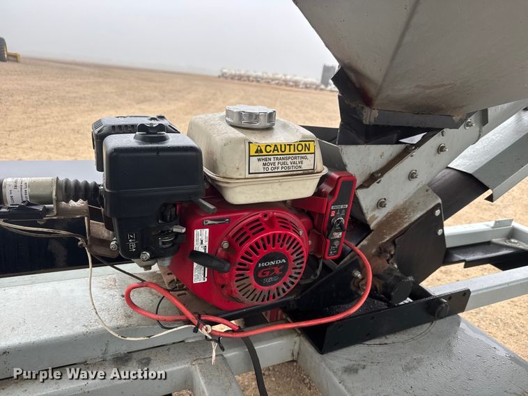 image for item ET1649 2015 Crustbuster Speed King Inc. 160 R 90888900 seed tender