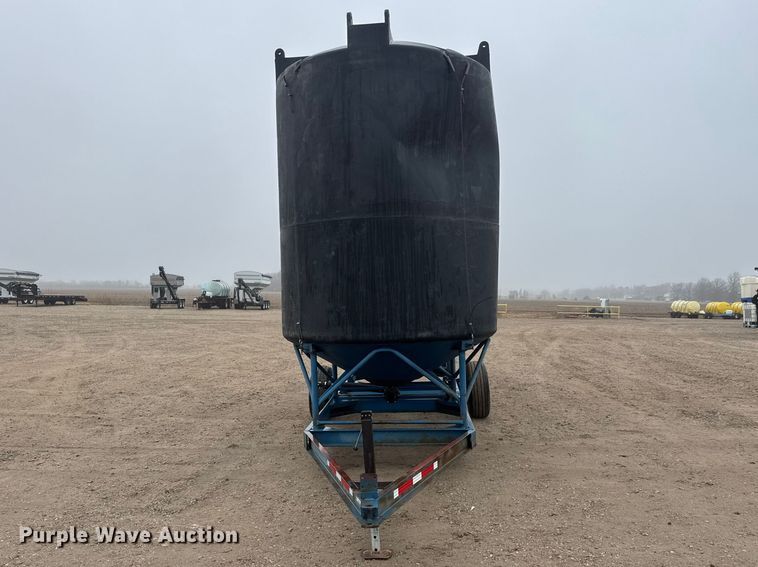 image for item ET1651 Tip tank fertilizer trailer