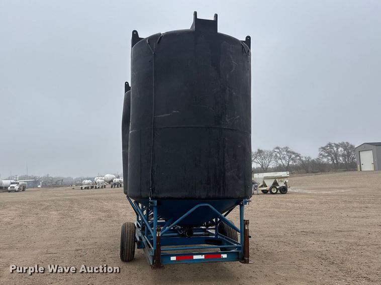 image for item ET1651 Tip tank fertilizer trailer