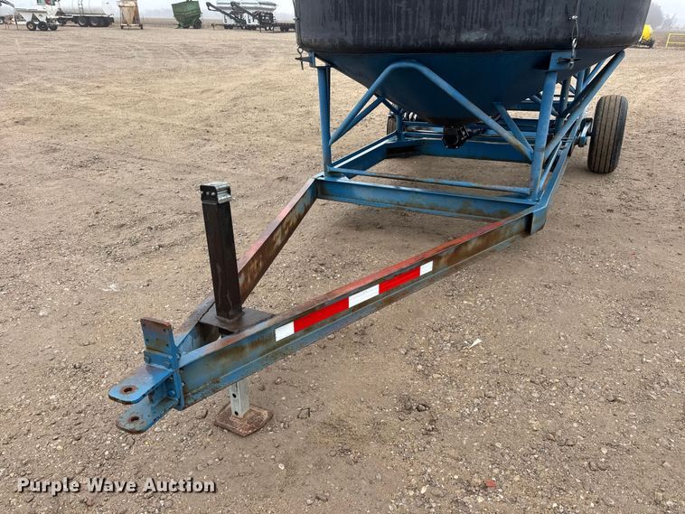 image for item ET1651 Tip tank fertilizer trailer