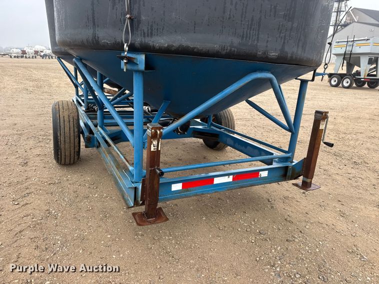 image for item ET1651 Tip tank fertilizer trailer