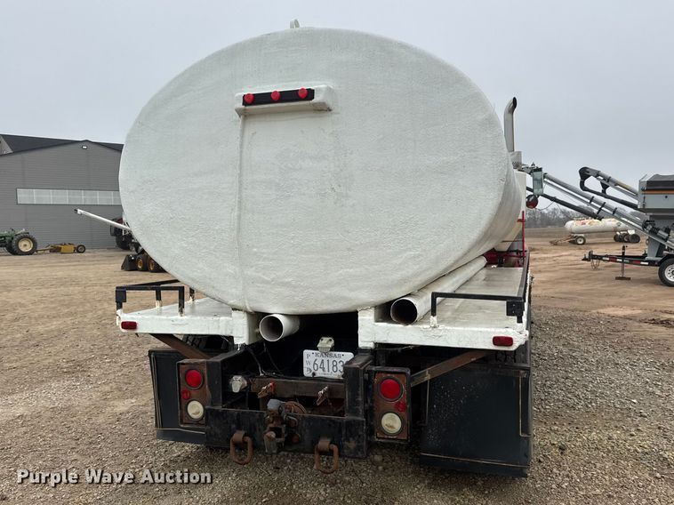 image for item ET1653 1999 International 9200 fertilizer delivery truck