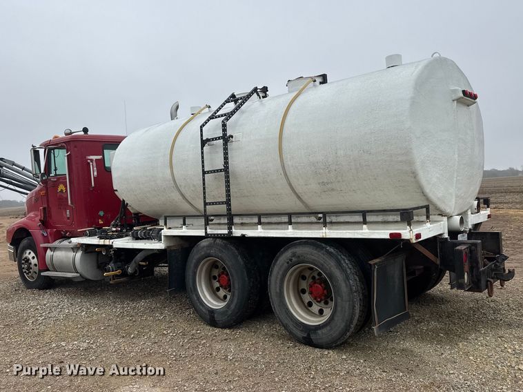 image for item ET1653 1999 International 9200 fertilizer delivery truck