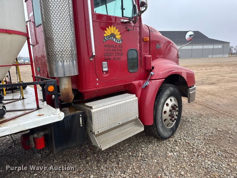 image for item ET1653 1999 International 9200 fertilizer delivery truck