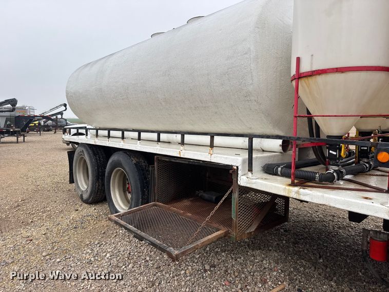 image for item ET1653 1999 International 9200 fertilizer delivery truck