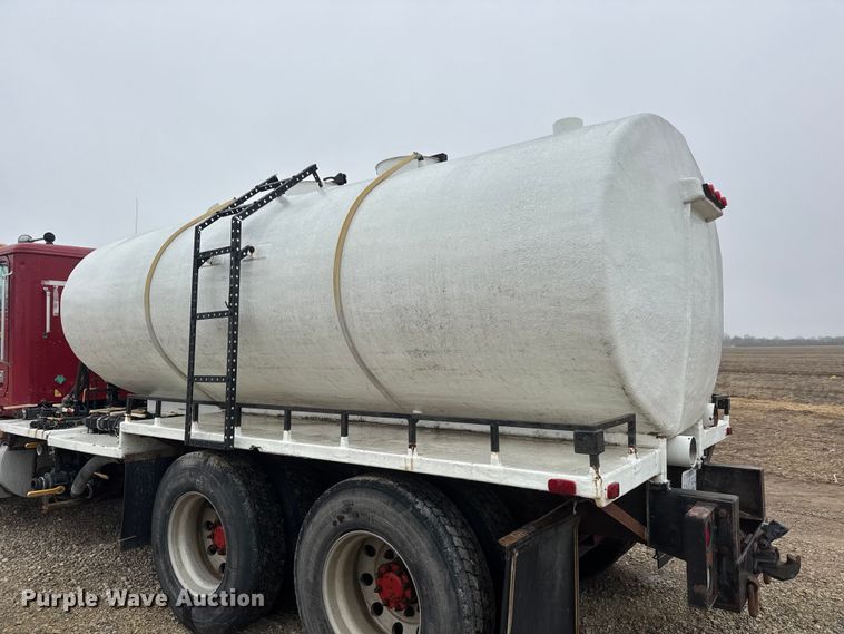 image for item ET1653 1999 International 9200 fertilizer delivery truck