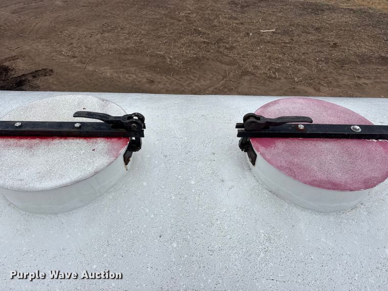 image for item ET1653 1999 International 9200 fertilizer delivery truck