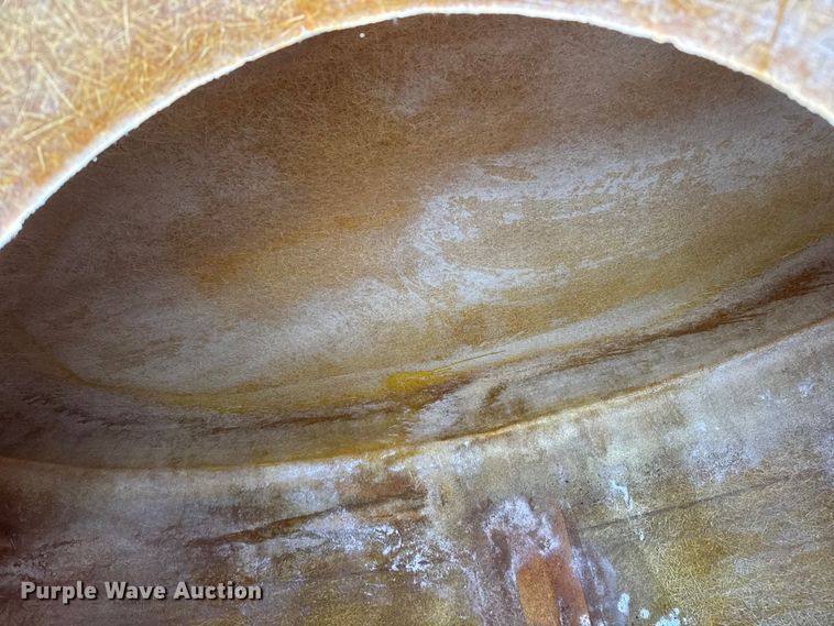 image for item ET1653 1999 International 9200 fertilizer delivery truck