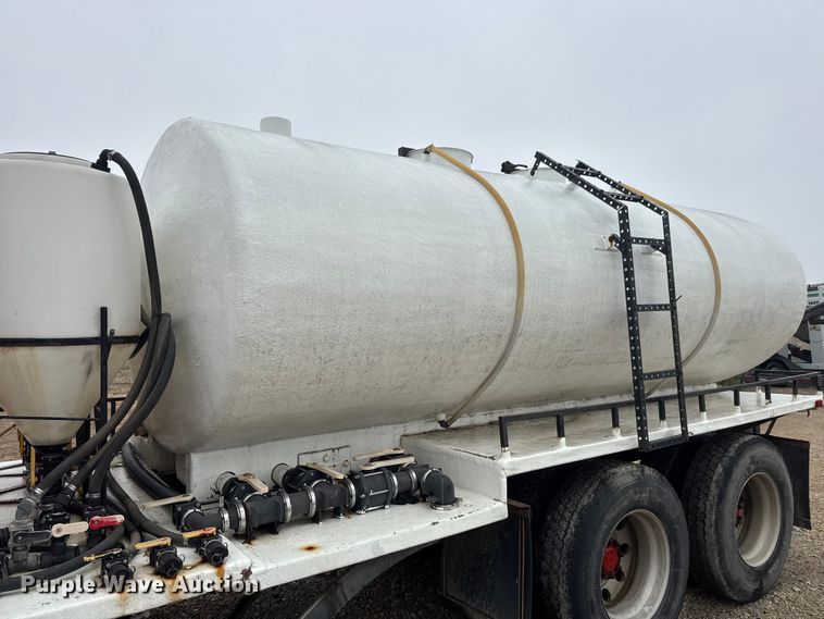 image for item ET1653 1999 International 9200 fertilizer delivery truck