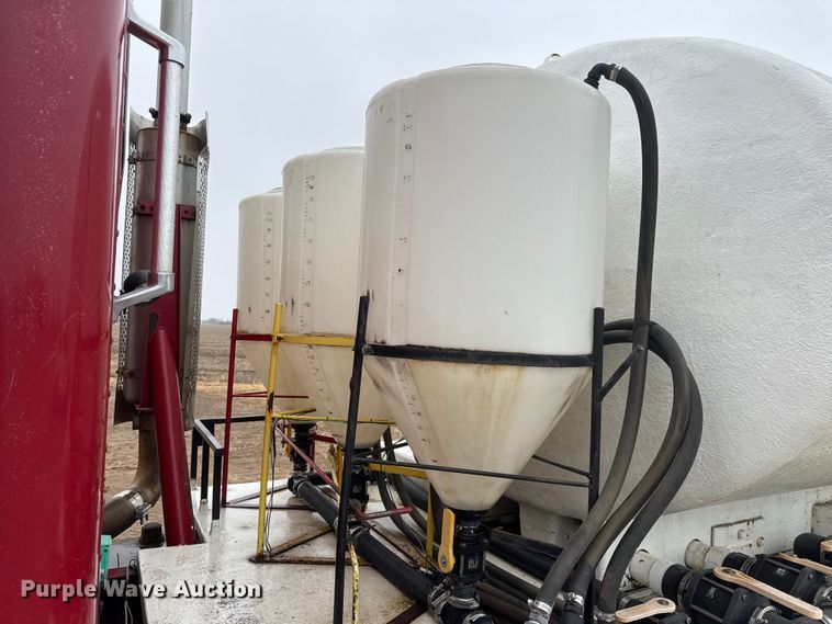 image for item ET1653 1999 International 9200 fertilizer delivery truck