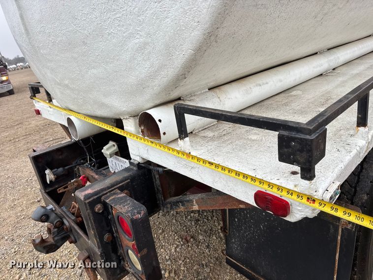 image for item ET1653 1999 International 9200 fertilizer delivery truck