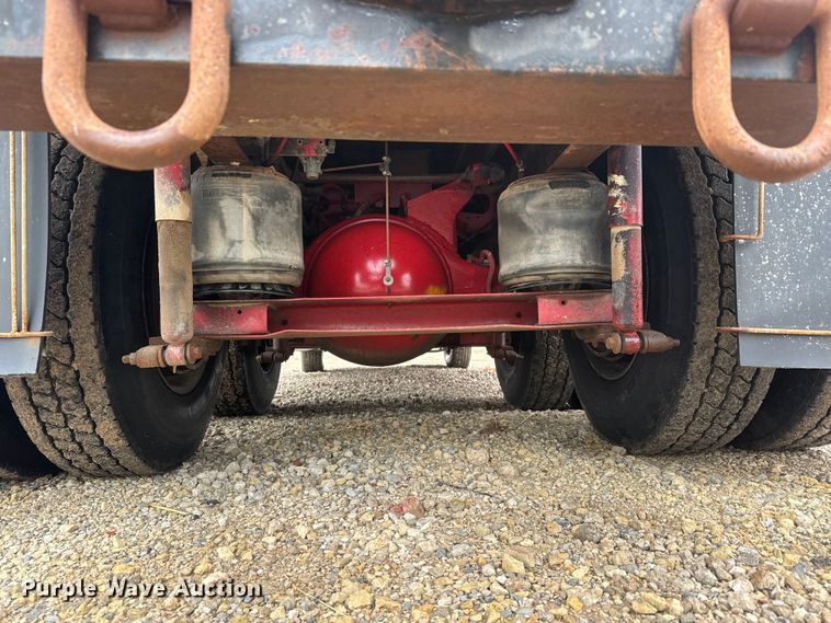 image for item ET1653 1999 International 9200 fertilizer delivery truck