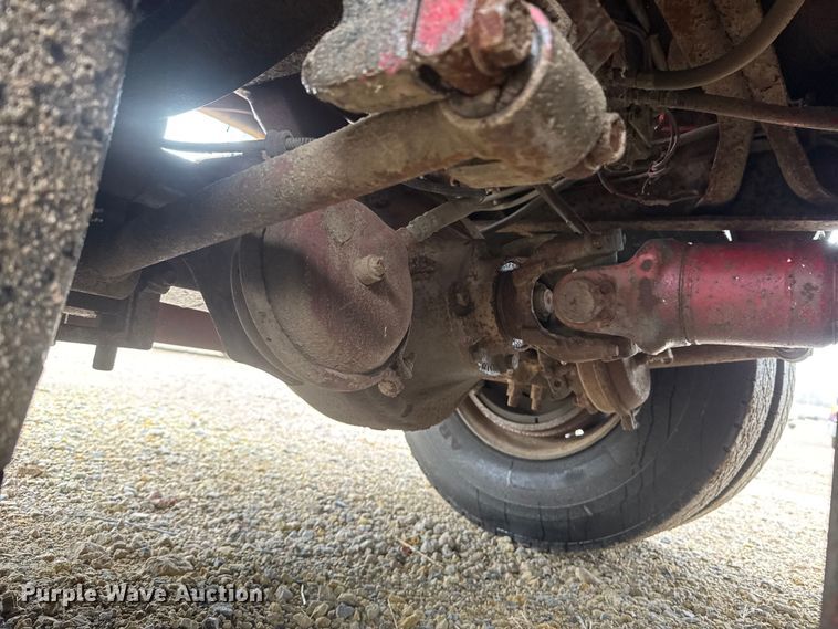 image for item ET1653 1999 International 9200 fertilizer delivery truck