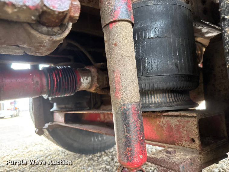 image for item ET1653 1999 International 9200 fertilizer delivery truck