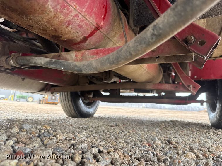 image for item ET1653 1999 International 9200 fertilizer delivery truck