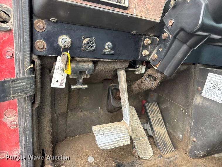 image for item ET1653 1999 International 9200 fertilizer delivery truck