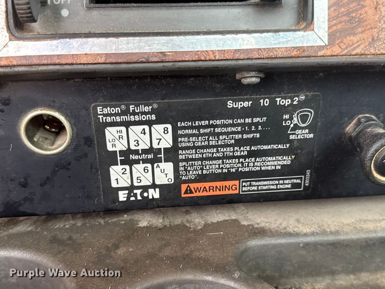 image for item ET1653 1999 International 9200 fertilizer delivery truck