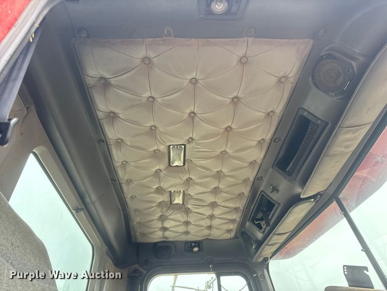 image for item ET1653 1999 International 9200 fertilizer delivery truck