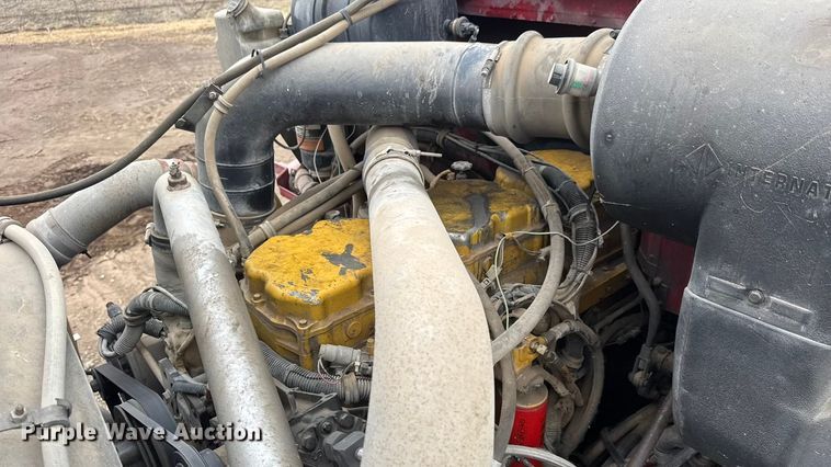 image for item ET1653 1999 International 9200 fertilizer delivery truck