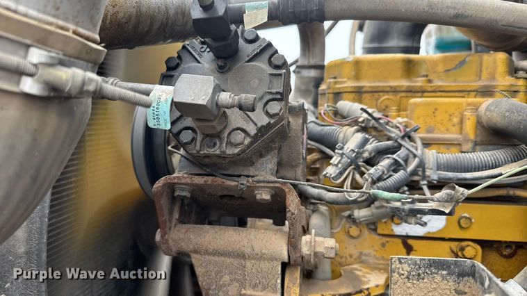 image for item ET1653 1999 International 9200 fertilizer delivery truck