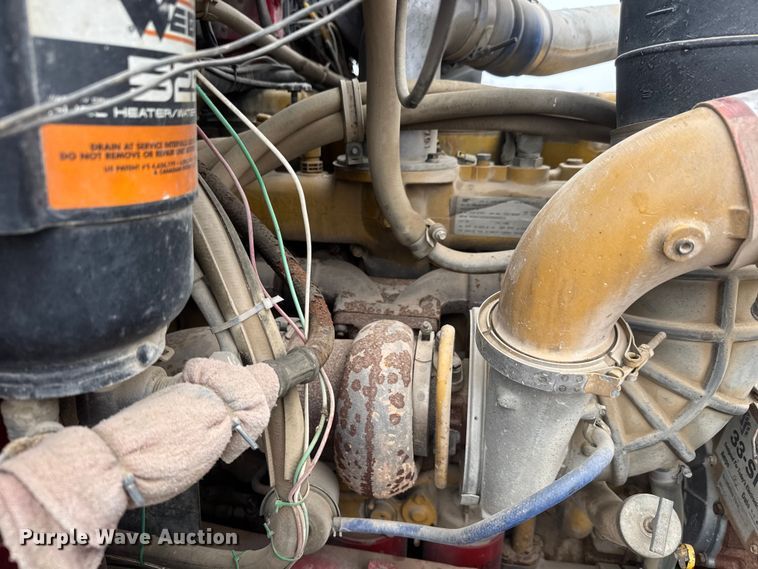 image for item ET1653 1999 International 9200 fertilizer delivery truck